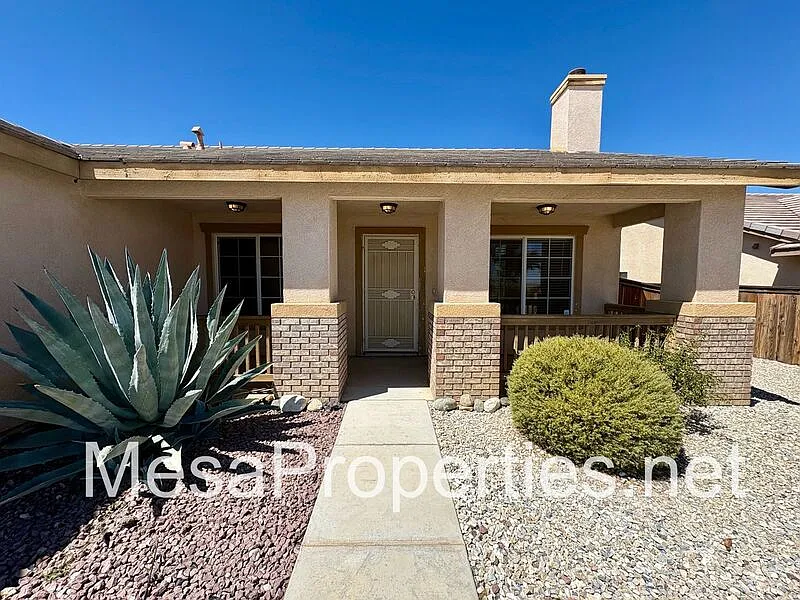 4 bed, 2.0 bath, 1630 sqft, $2,200 — Photo 4