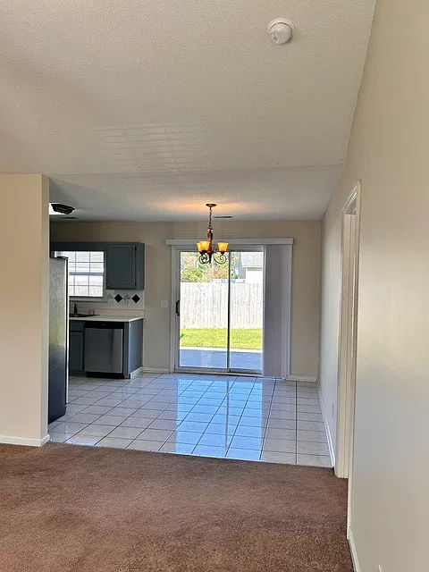 Cul-de-sac Home — Photo 3