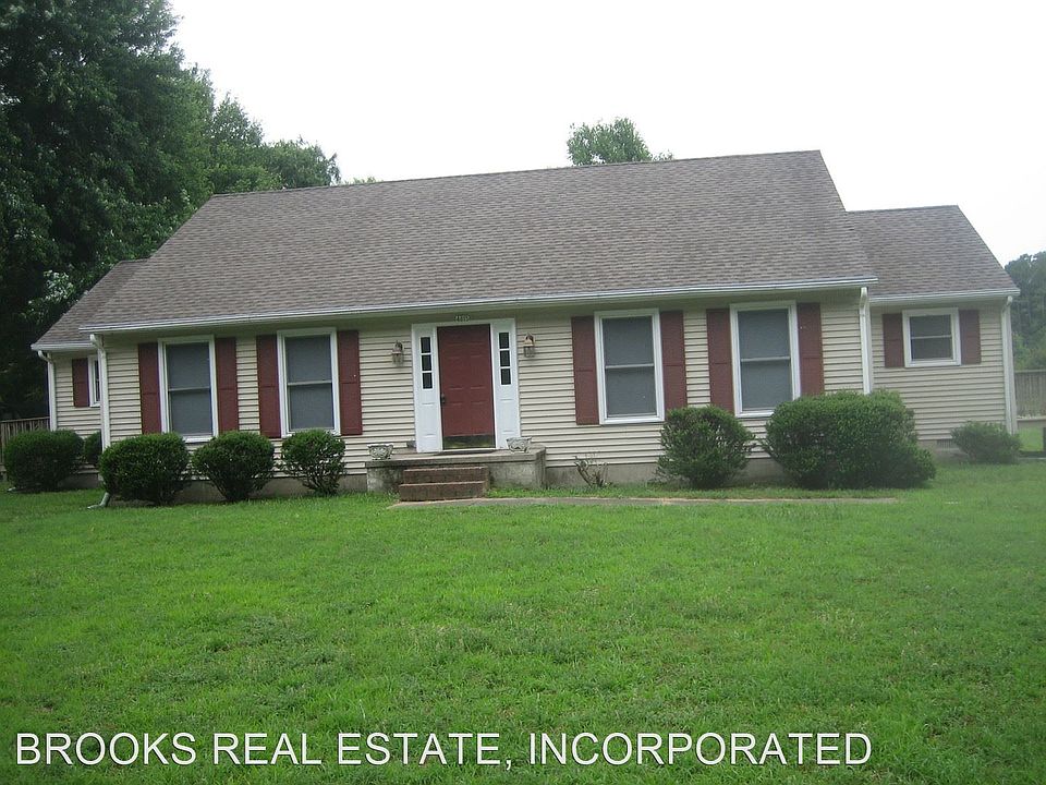 1st image of 4615B Rochambeau Dr