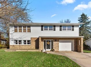 605 Wellington Rd, Valparaiso, IN 46383
