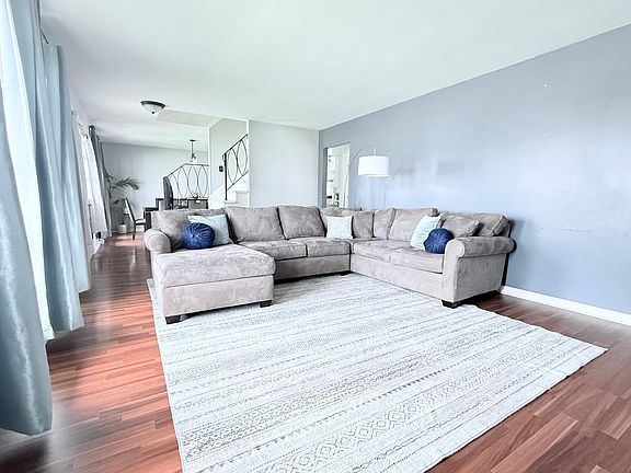 4th image of 510 S Mount Prospect Rd