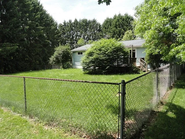 3 bed, 1.5 bath, 1120 sqft, $1,500 — Photo 3