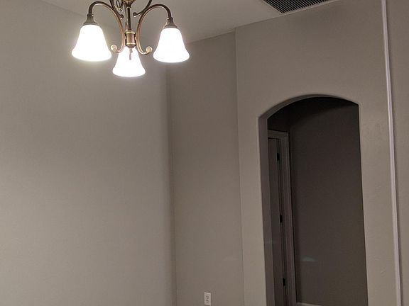 Dining room to master entrance