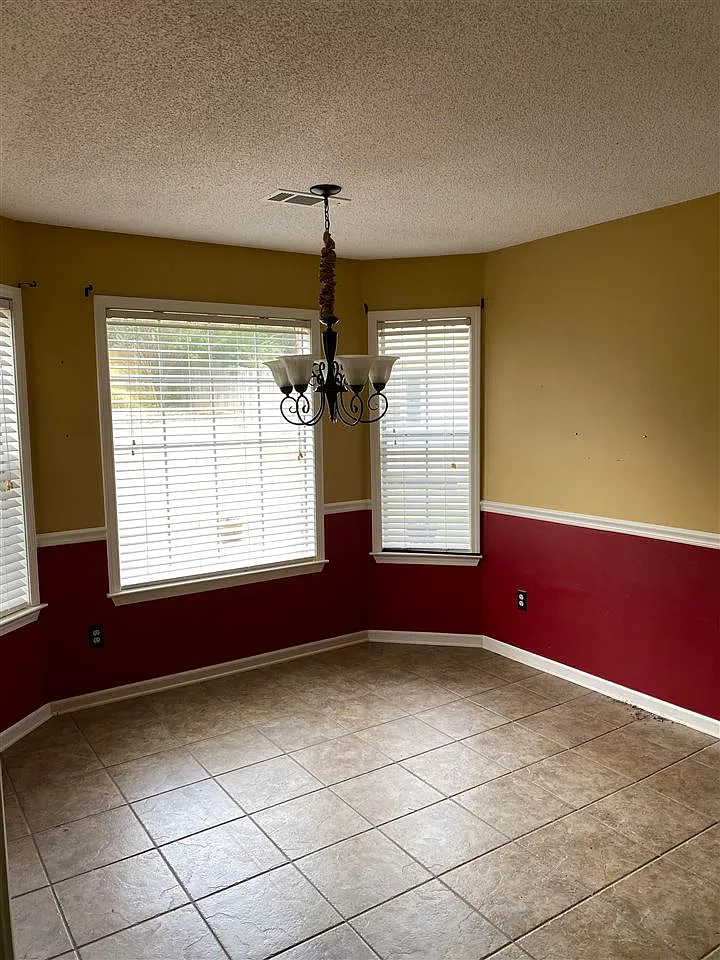 4 bed, 3.5 bath, 2707 sqft, $2,450 — Photo 4