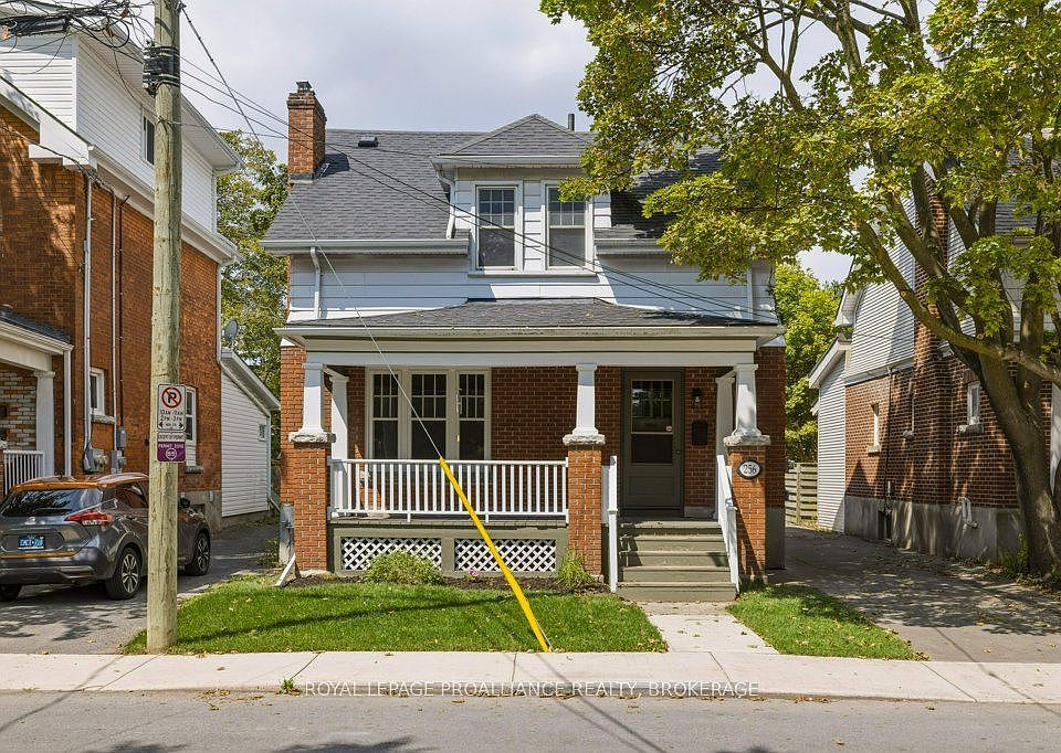 1st image of 256 Collingwood St