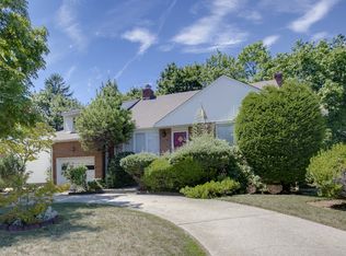 484 Long Beach Rd, Rockville Centre, NY 11572
