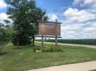 1880 Cedar Ln, Peru, IL 61354