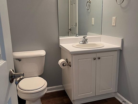 2nd bathroom for guest and 2nd bedroom