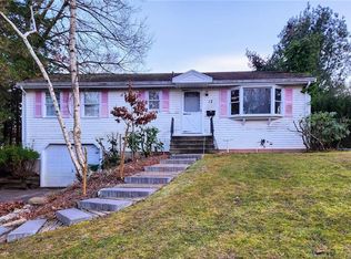 12 May Ln, Bloomfield, CT 06002