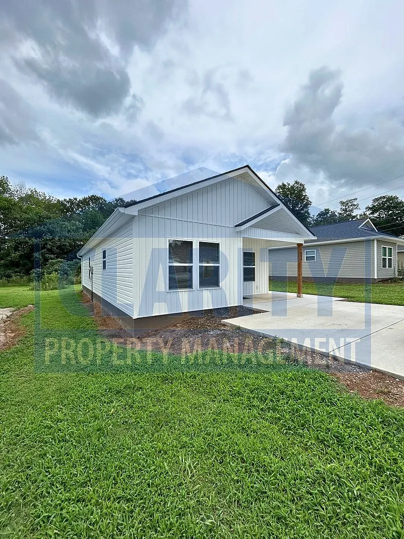 Single level, three bedroom home! — Photo 3