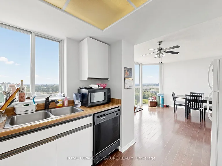 1360 Rathburn Rd E #1808 — Photo 13