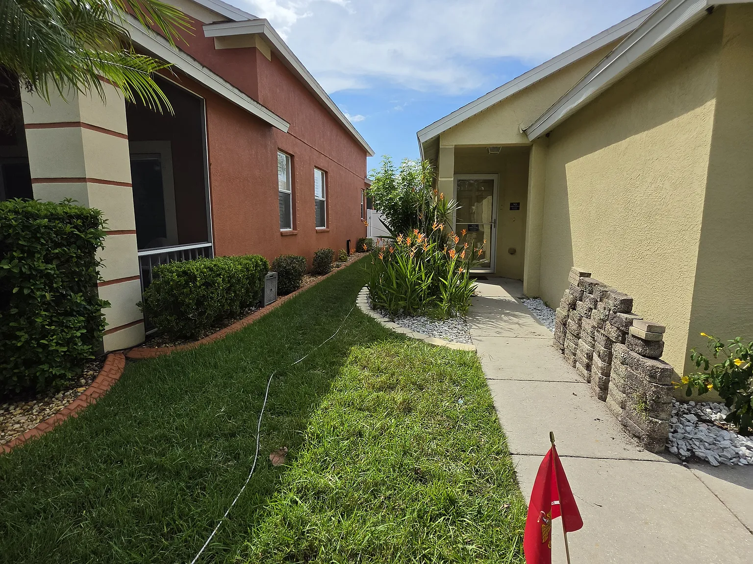 10854 Newbridge Dr — Photo 3