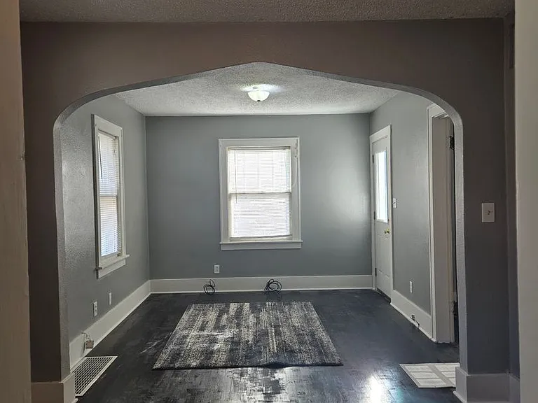 117 N Spring St — Photo 15
