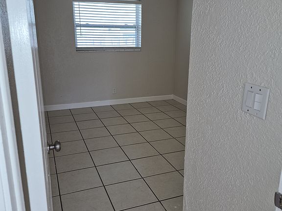 3rd image of 1407 Holly Heights Dr