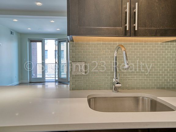 4th image of 27-04 Hoyt Ave S #5H