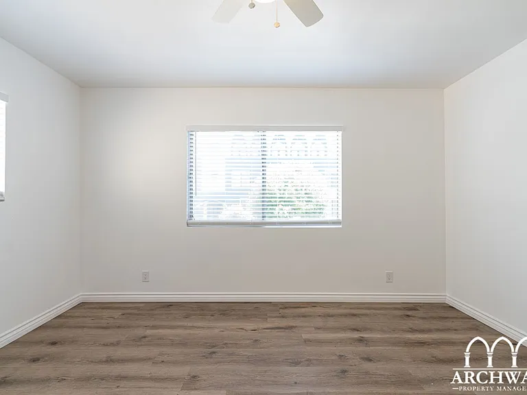 1115 Glenville — Photo 18