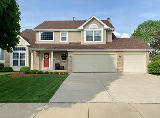 202 Long Meadow Ct, Oswego, IL 60543