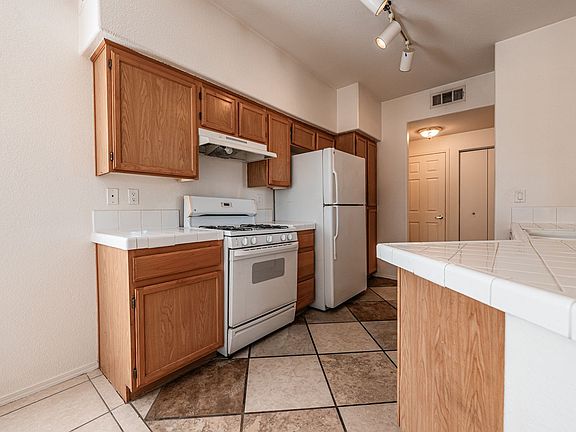 5th image of 1050 E Cactus Ave Building 2106-27