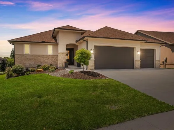 4209 NE Hideaway Dr, Lees Summit, MO 64064