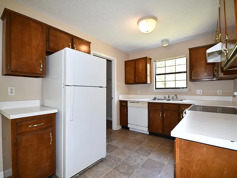 1323 Stratton Place Dr #B — Photo 6
