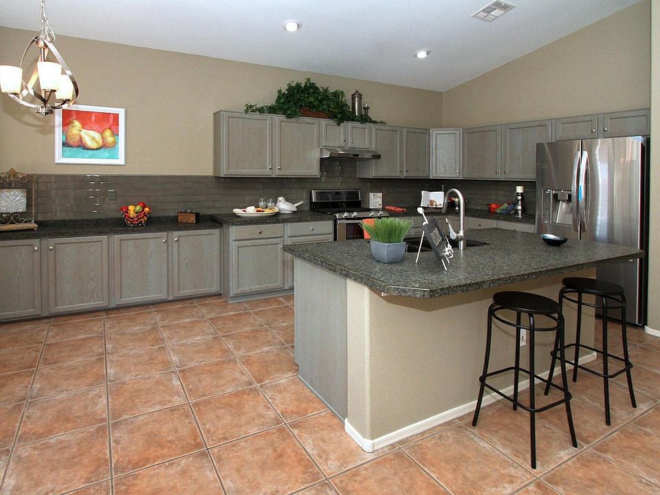 1st image of 646 S Watering Hole Pl