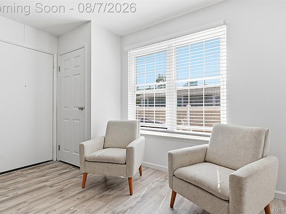 5th image of 39625 Village Wood Ln
