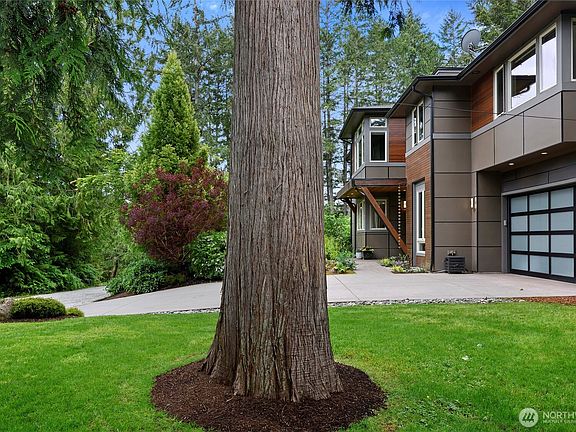 2nd image of 8587 Springridge Road NE