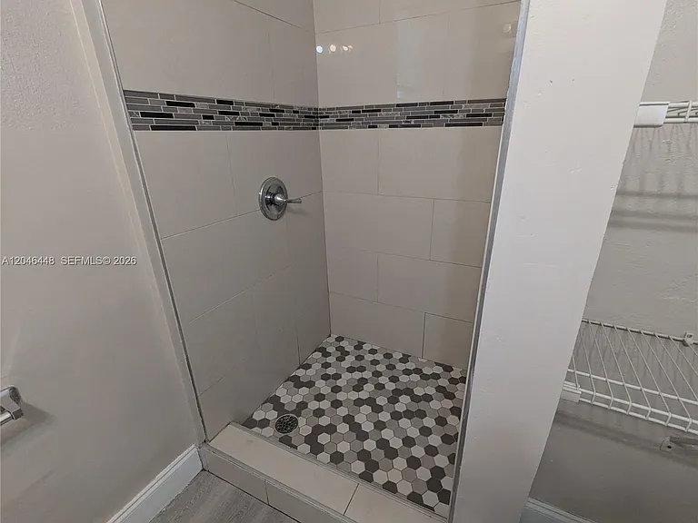 2300 Douglas St #1 — Photo 12