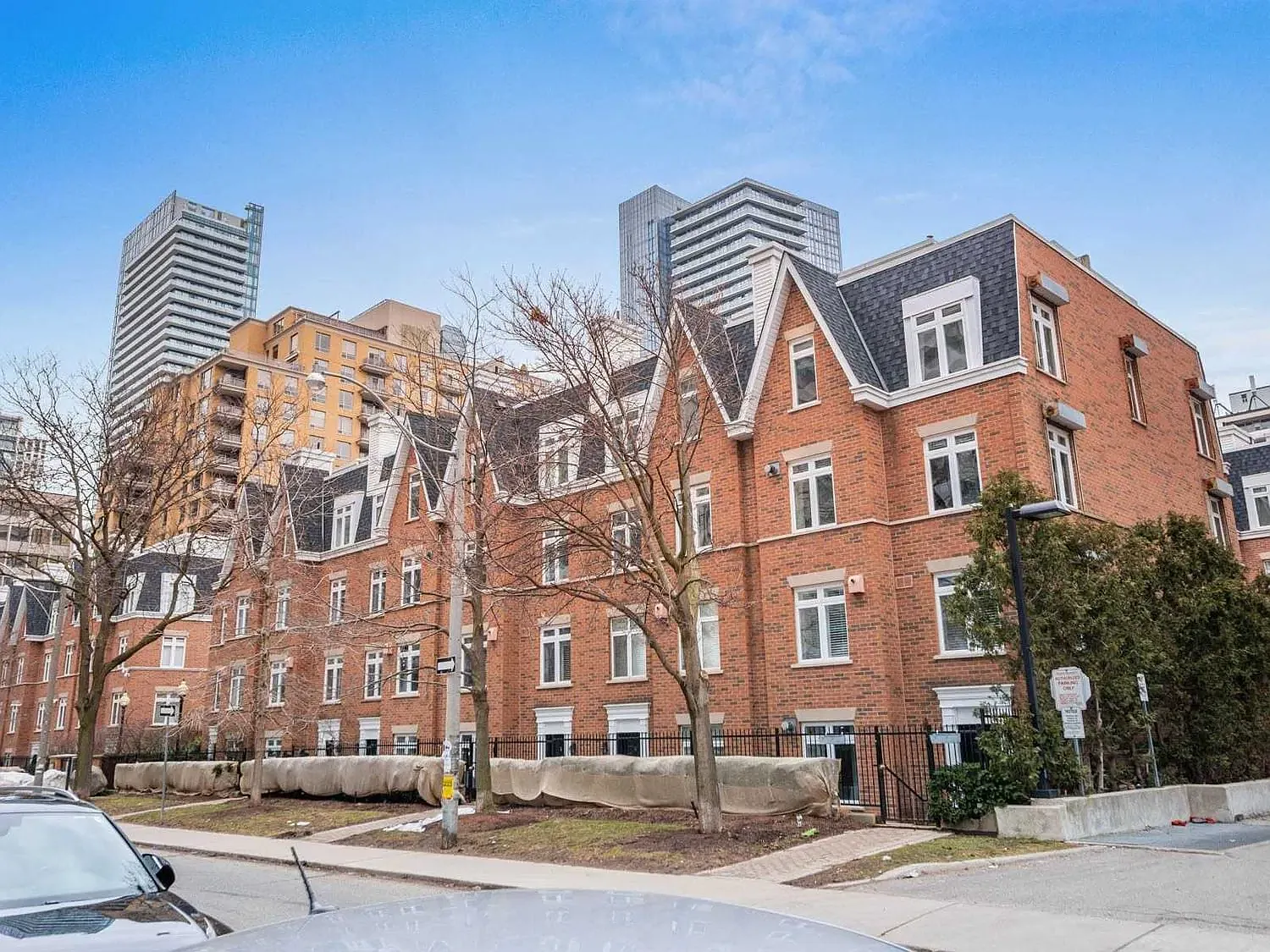83 Lillian St W photo 1