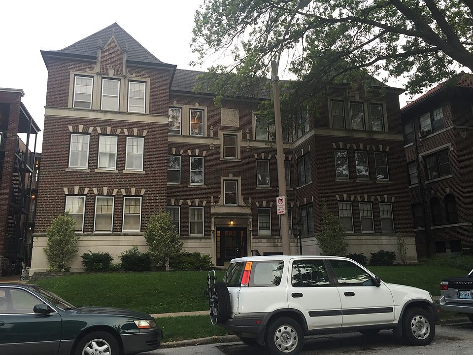front of building, faces north on Northwood Ave