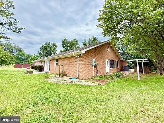 3rd image of 139 Glover Dr