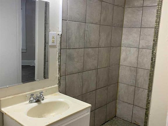 5th image of 128 N Maysville St