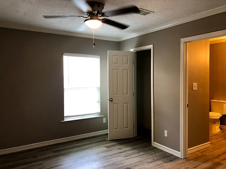 166 Varsity Dr — Photo 7
