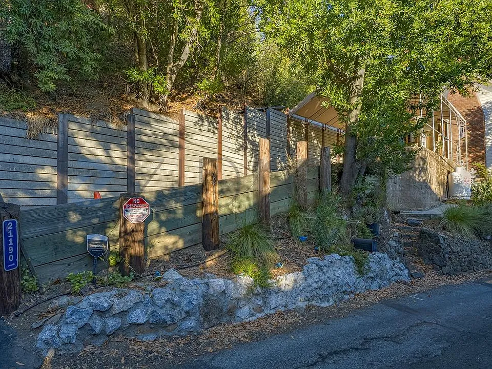 21190 Locust Dr