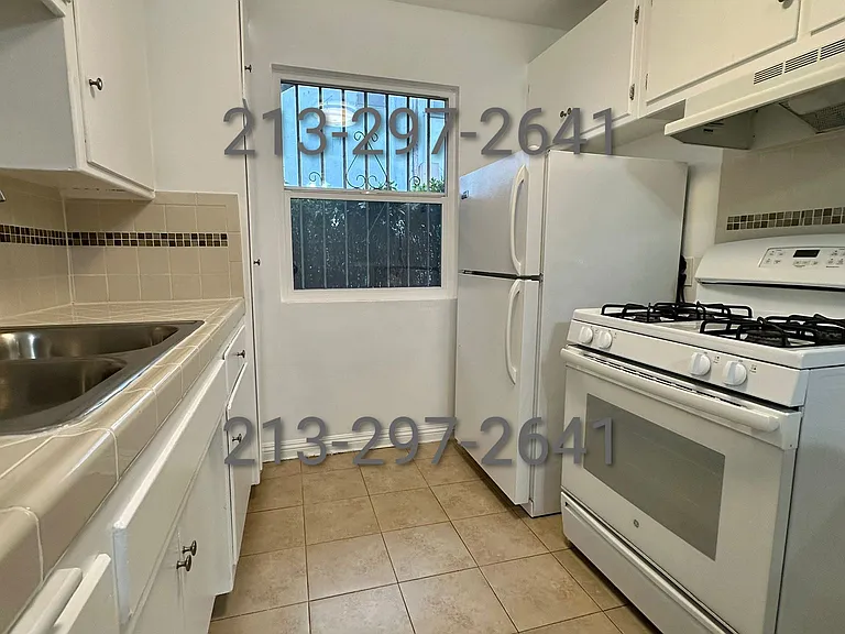 1246 N Edgemont St #2 — Photo 7