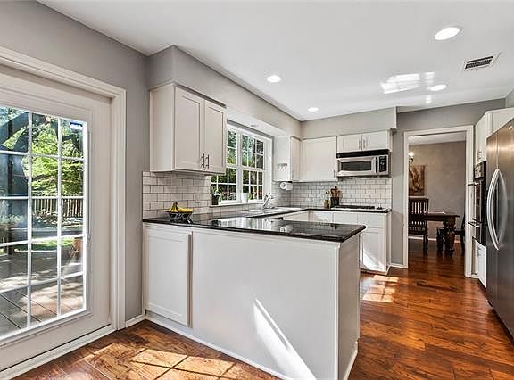 3rd image of 3506 Crowncrest Dr