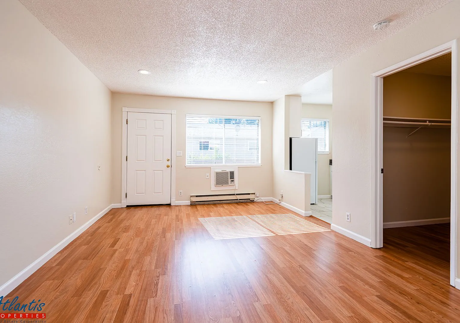 Camden 5520-5522 — Photo 3
