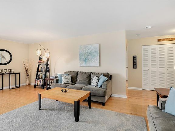 3rd image of 480 S Marion Pkwy APT 601