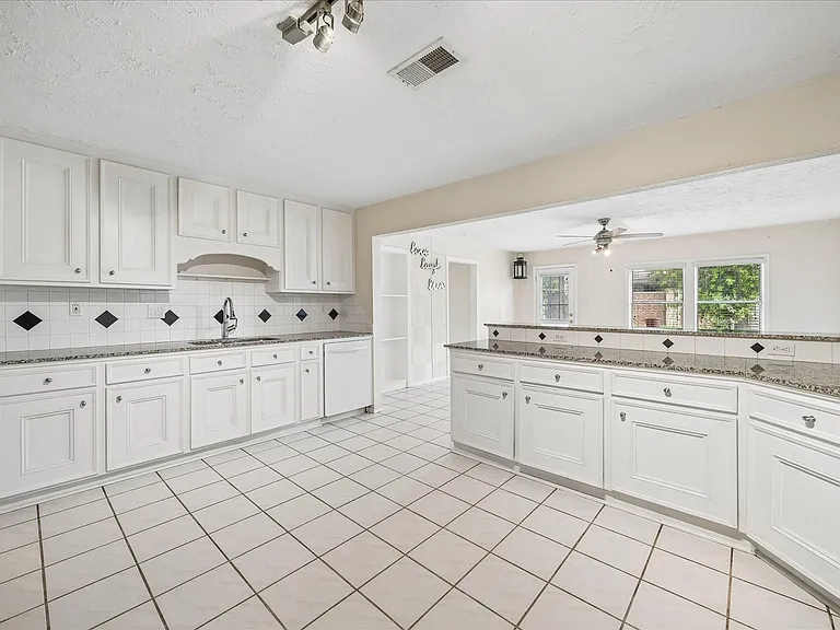 6621 Westview Dr — Photo 4