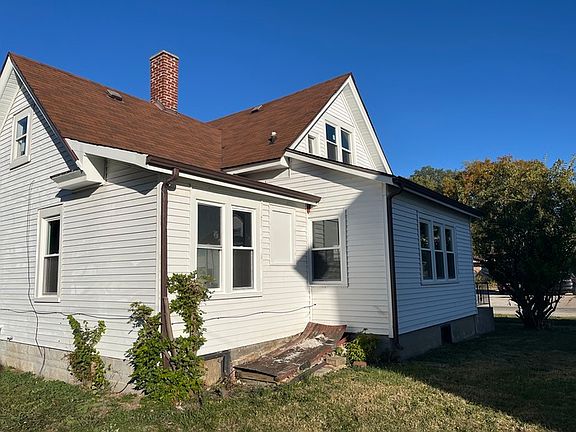 2nd image of 412 Illinois Ave