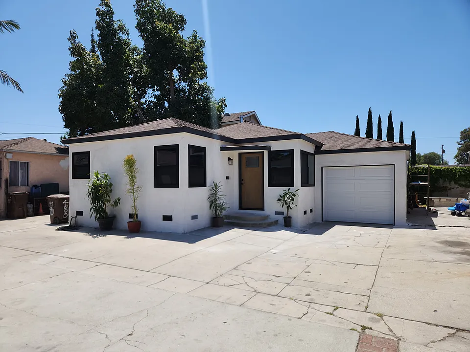 480 W Alondra Blvd