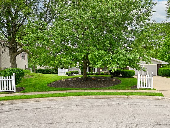 2nd image of 23W303 Cambridge Ct