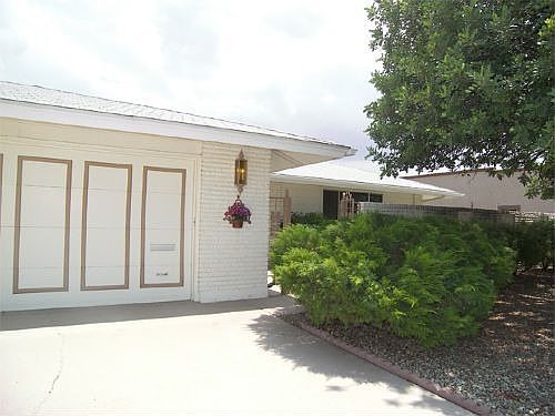 Single-family Sun City home with NO HOA!