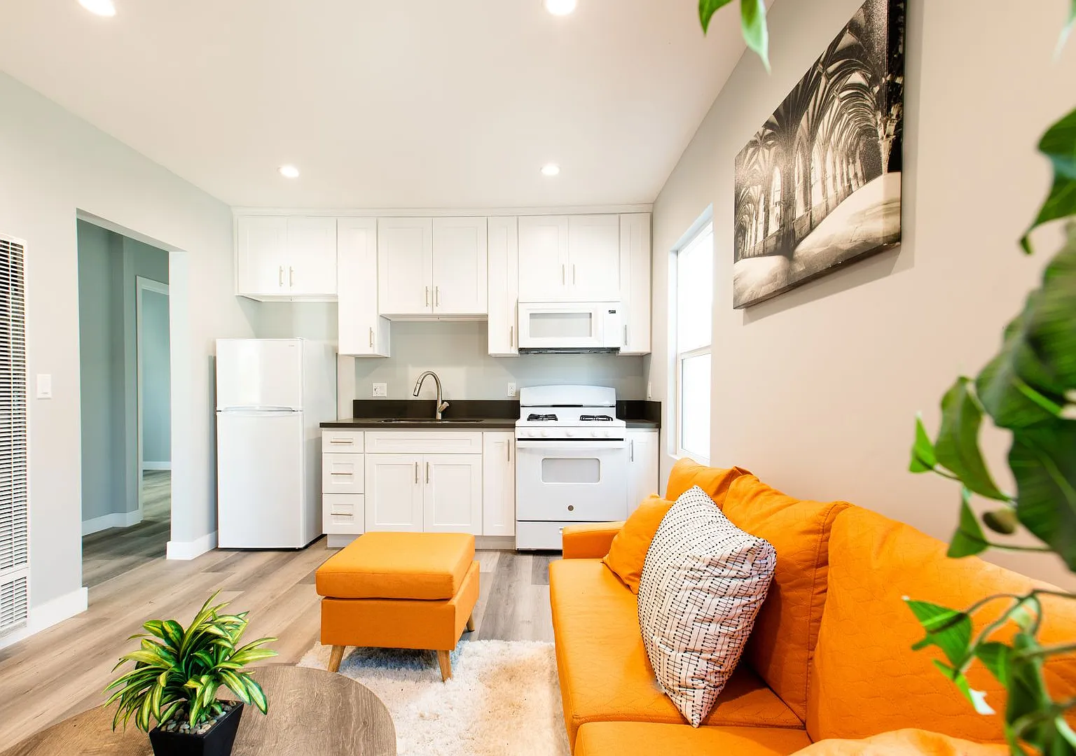 3BD/ 1 BA - Section 8 Voucher Accepted — Photo 1