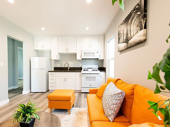 3rd image of 6427 S Victoria Ave #6433