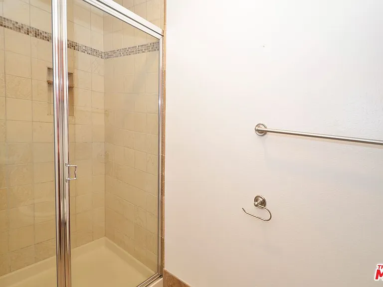 5950 Canterbury Dr #C212 — Photo 10