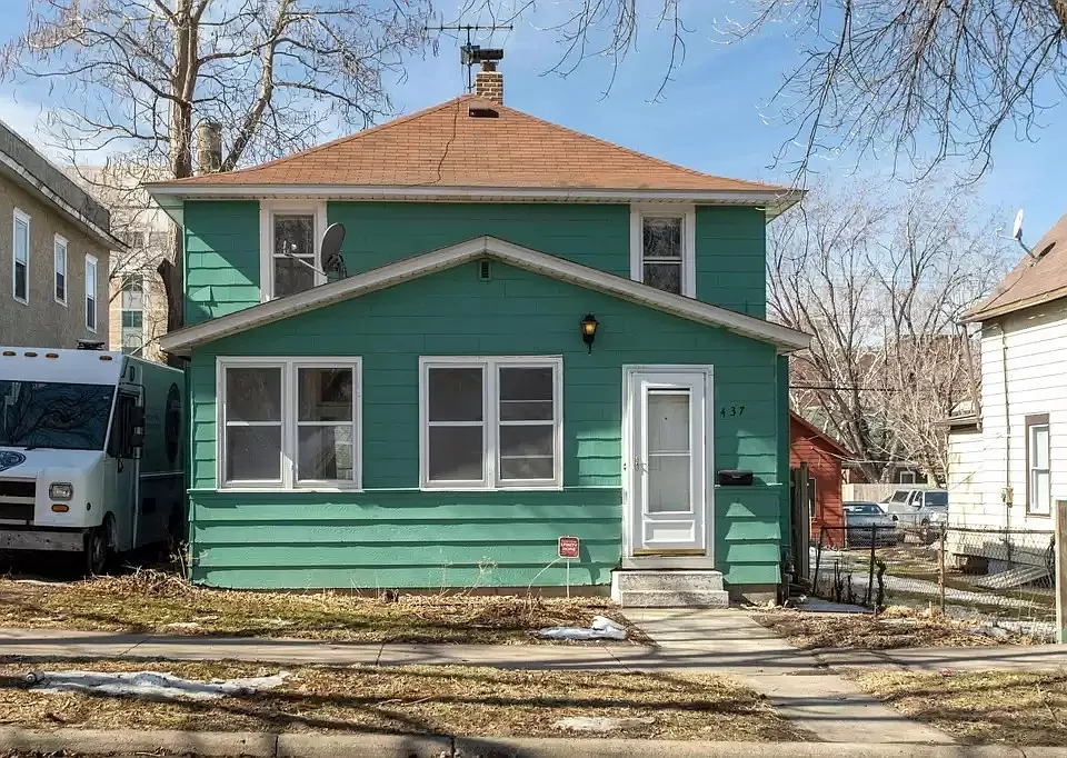 437 Fry St