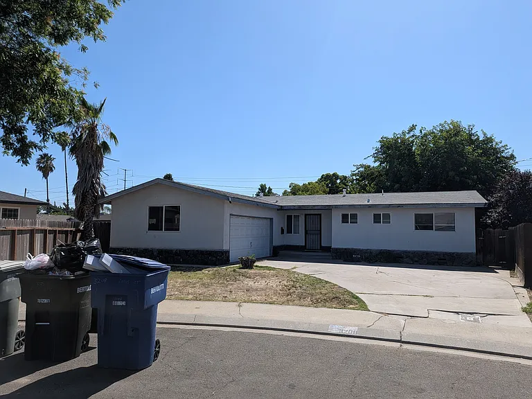 3208 Lotus Ct — Photo 1