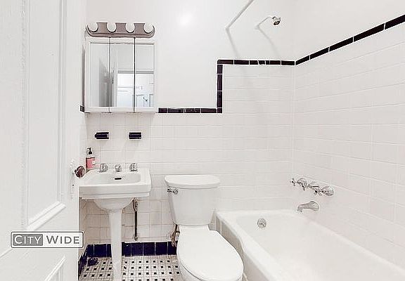3rd image of 145 E 72nd St APT 5R