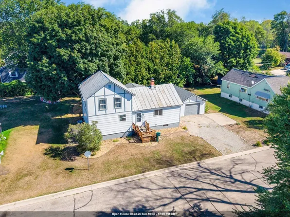 617 4th St, Oconto, WI 54153